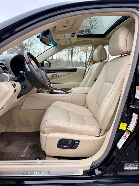 2016 Lexus LS Image 10