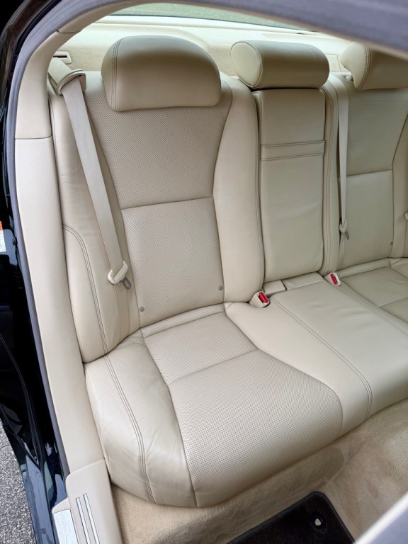 2016 Lexus LS Image 22