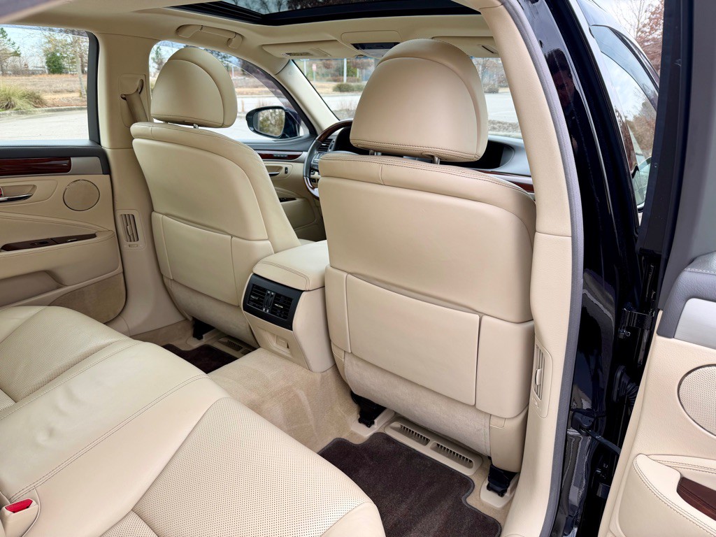 2016 Lexus LS Image 23