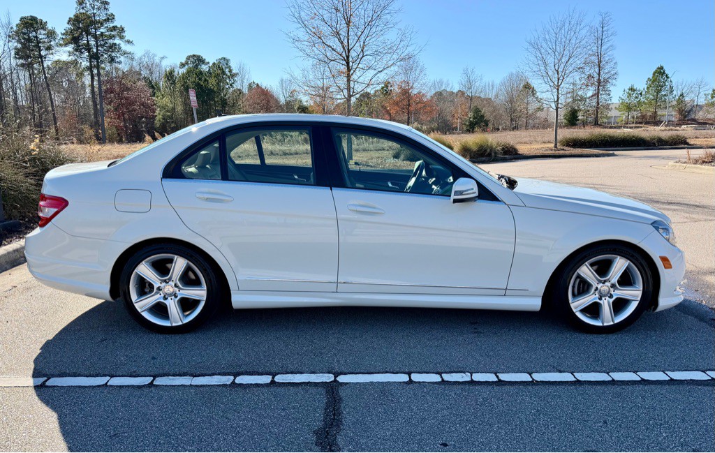 2011 Mercedes-Benz C-Class Image 4