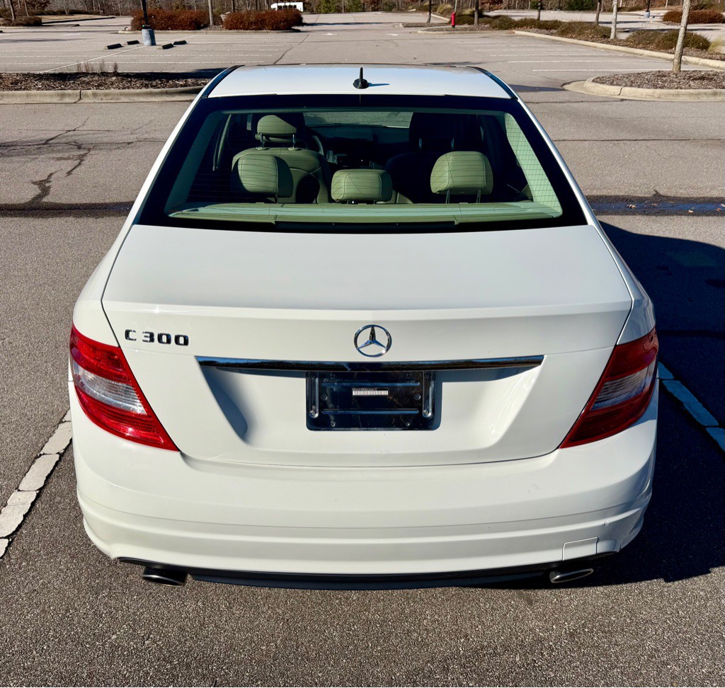 2011 Mercedes-Benz C-Class Image 6