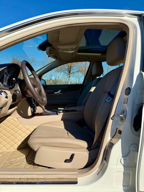 2011 Mercedes-Benz C-Class Image 9