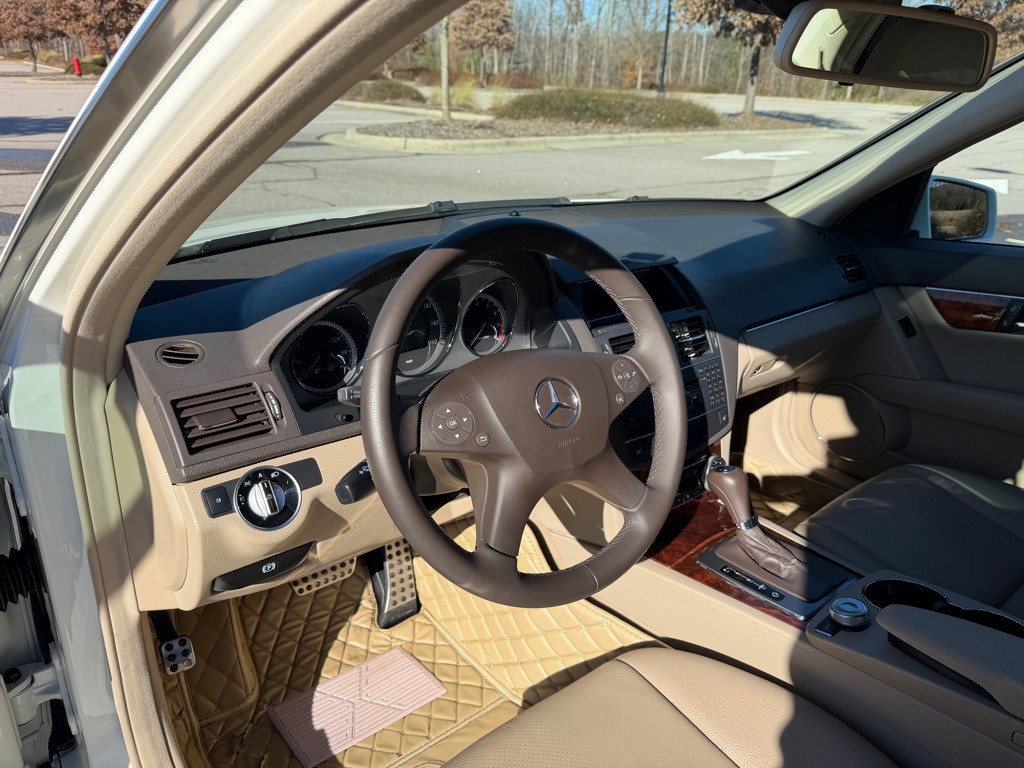 2011 Mercedes-Benz C-Class Image 10