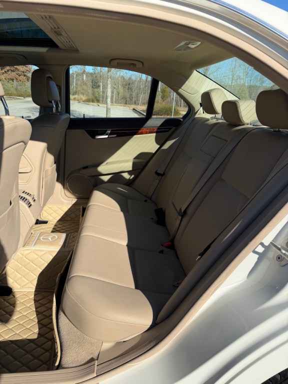 2011 Mercedes-Benz C-Class Image 12