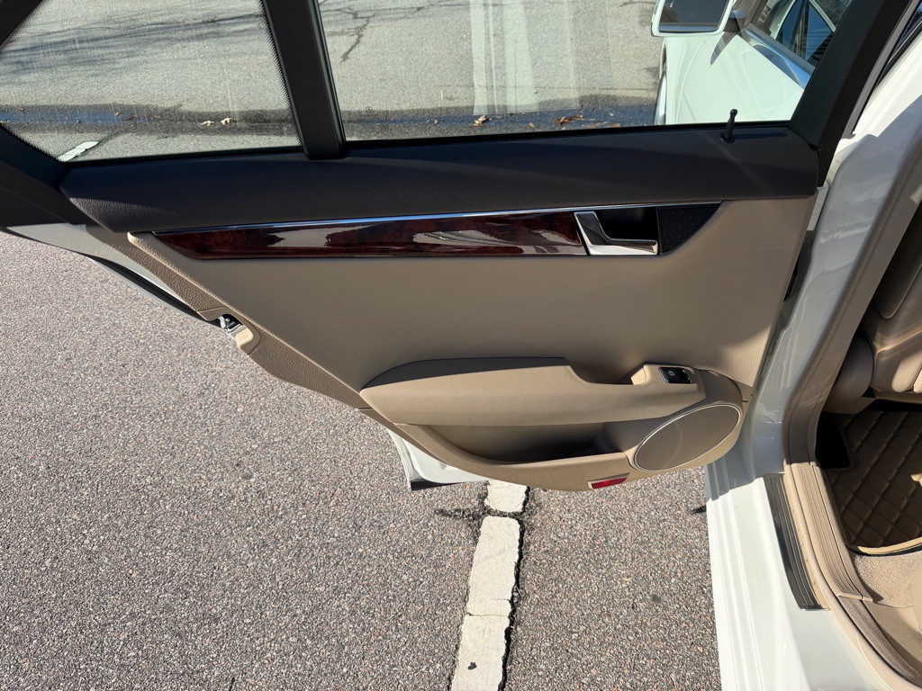 2011 Mercedes-Benz C-Class Image 13