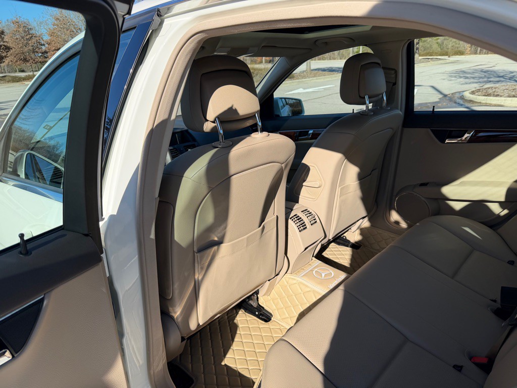 2011 Mercedes-Benz C-Class Image 14