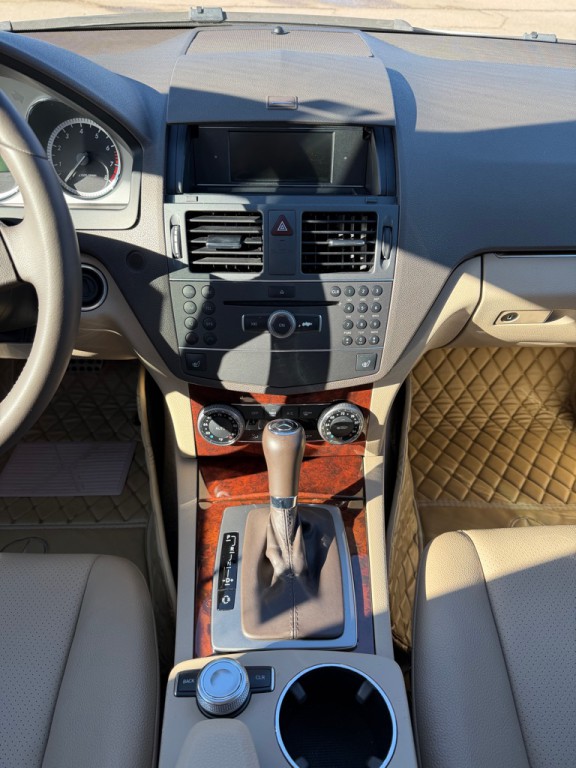 2011 Mercedes-Benz C-Class Image 17