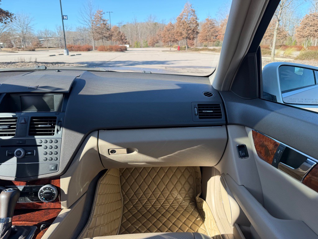 2011 Mercedes-Benz C-Class Image 18