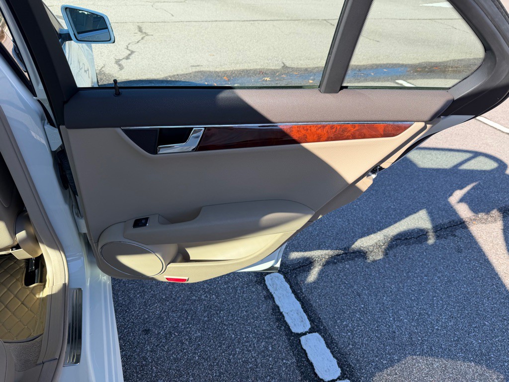 2011 Mercedes-Benz C-Class Image 22