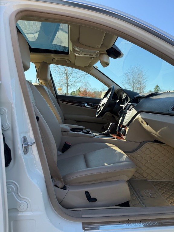 2011 Mercedes-Benz C-Class Image 23
