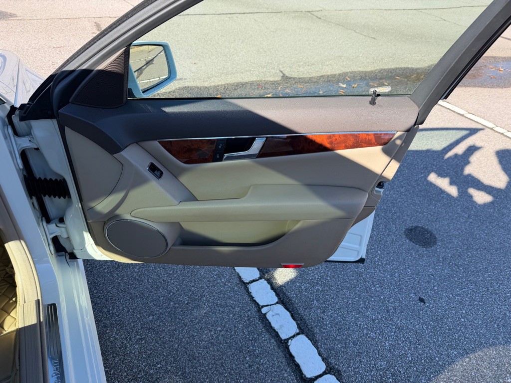2011 Mercedes-Benz C-Class Image 25