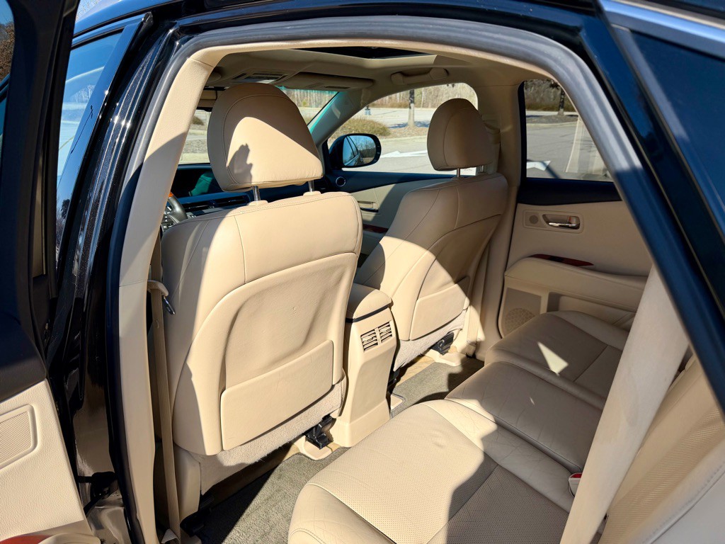 2011 Lexus RX Image 16