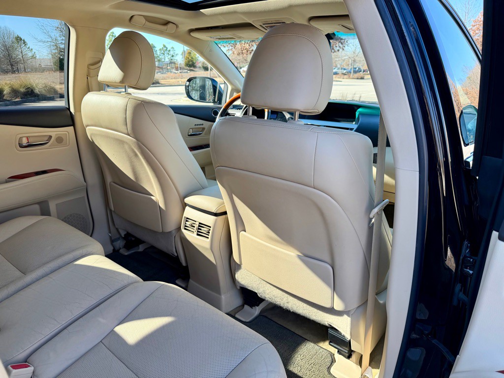 2011 Lexus RX Image 24