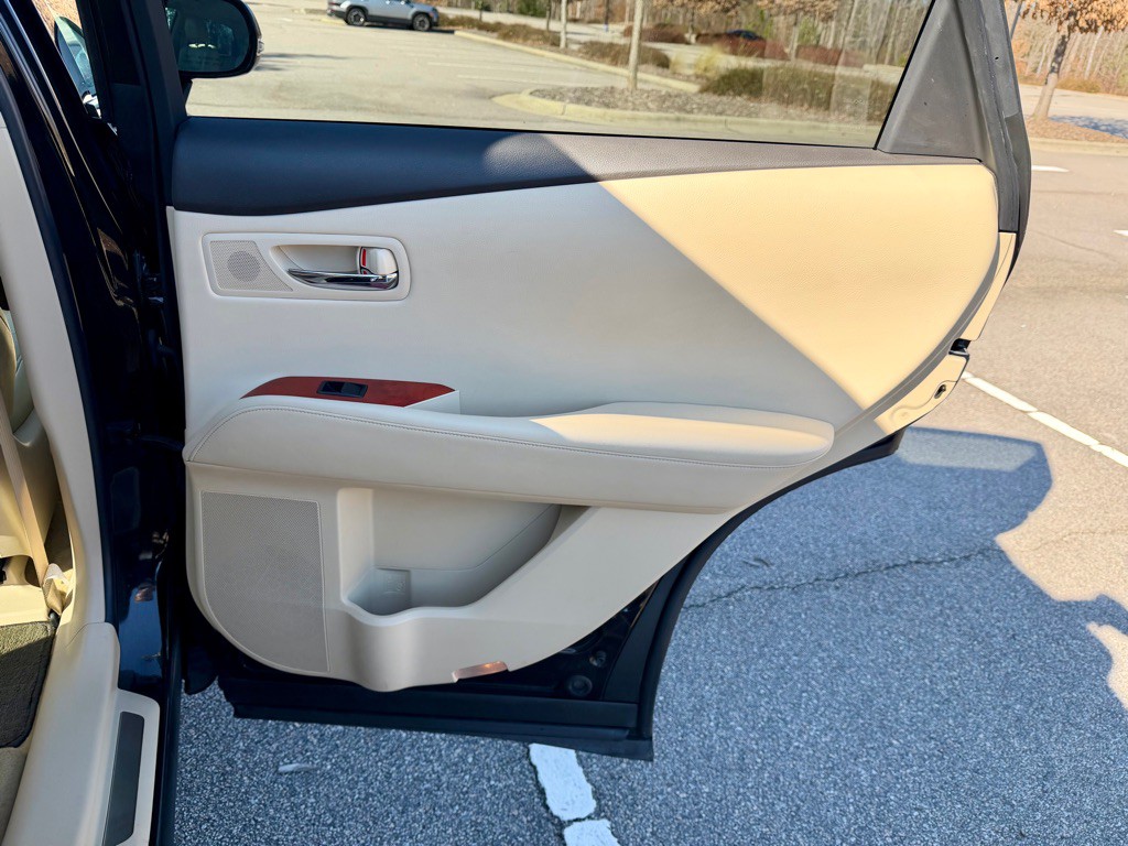 2011 Lexus RX Image 25
