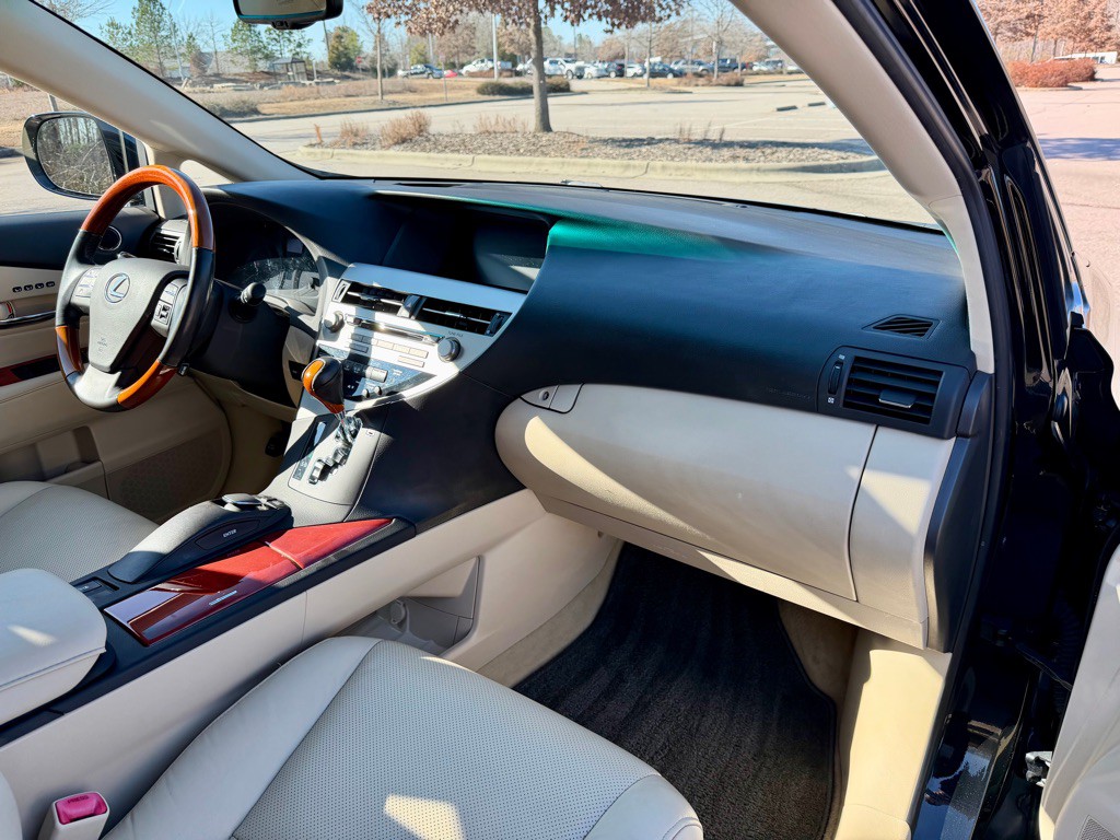 2011 Lexus RX Image 28