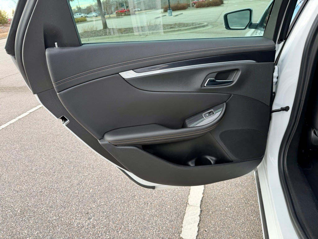 2017 Chevrolet Impala Image 16