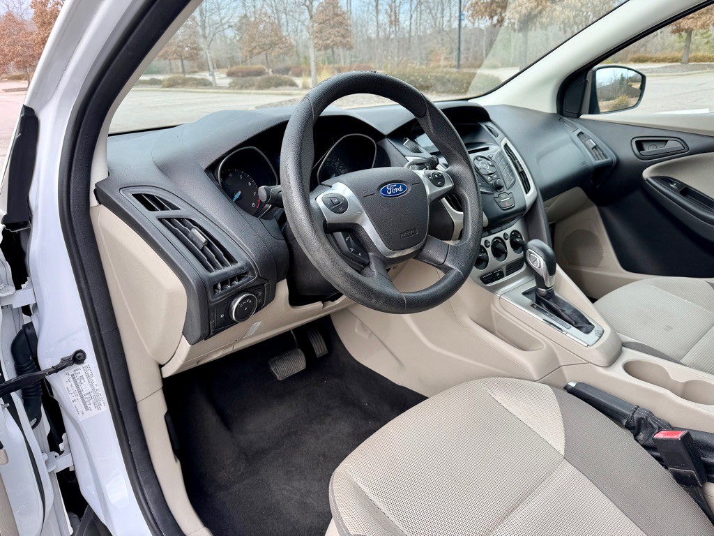 2012 Ford Focus Image 11
