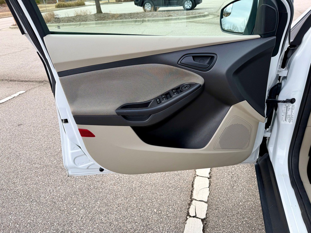 2012 Ford Focus Image 12