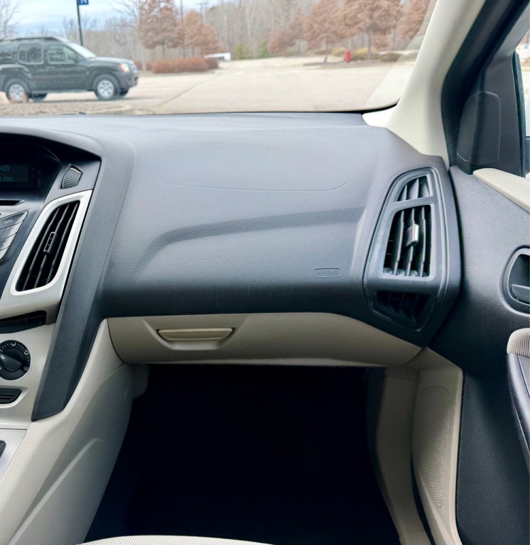 2012 Ford Focus Image 19