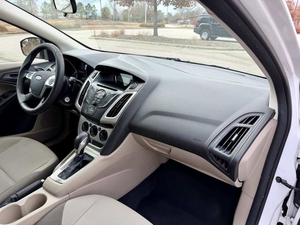 2012 Ford Focus Image 24