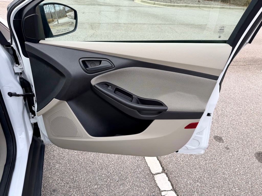 2012 Ford Focus Image 25