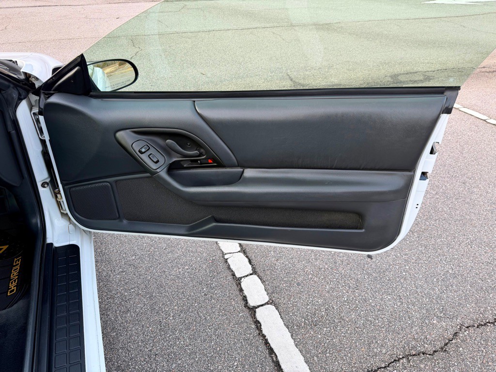 1995 Chevrolet Camaro Image 19