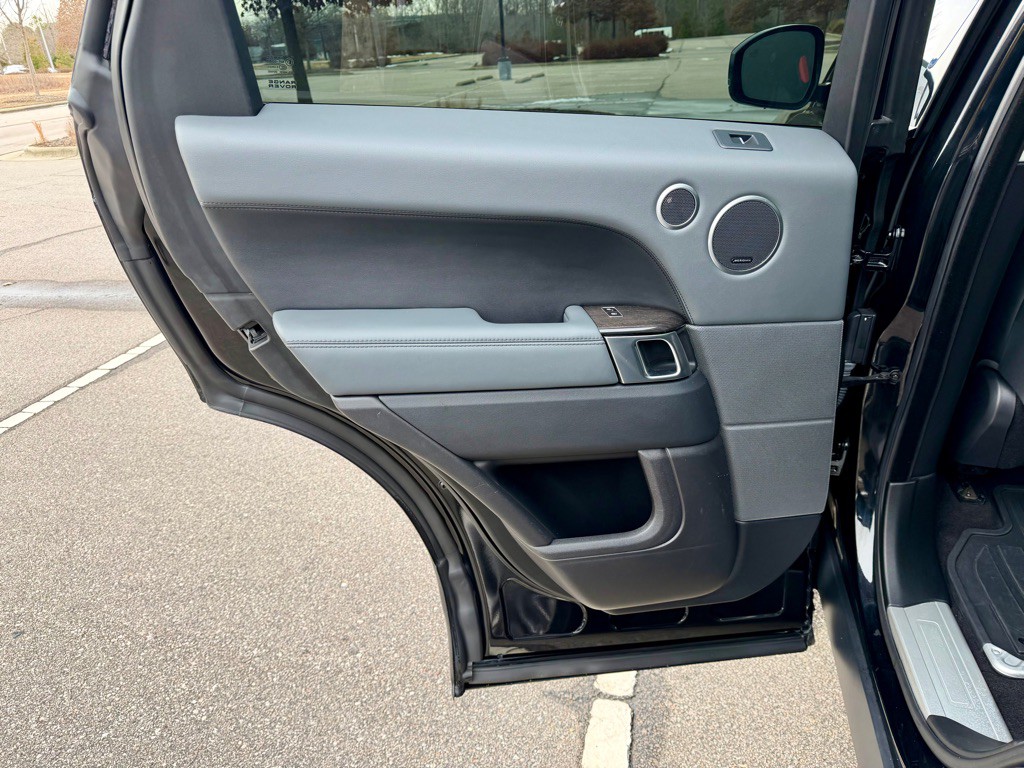 2015 Land Rover Range Rover Sport Image 17