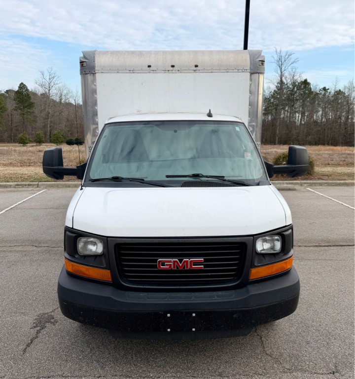 2016 GMC Savana Image 2