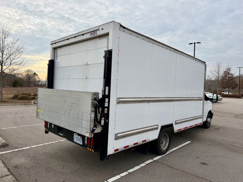 2016 GMC Savana Image 5