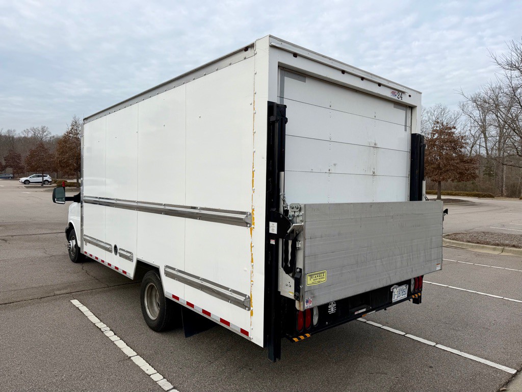 2016 GMC Savana Image 7