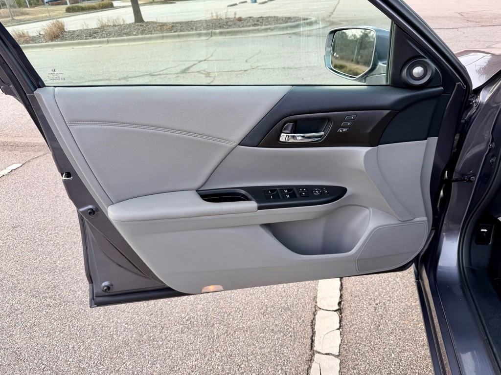 2015 Honda Accord Image 11