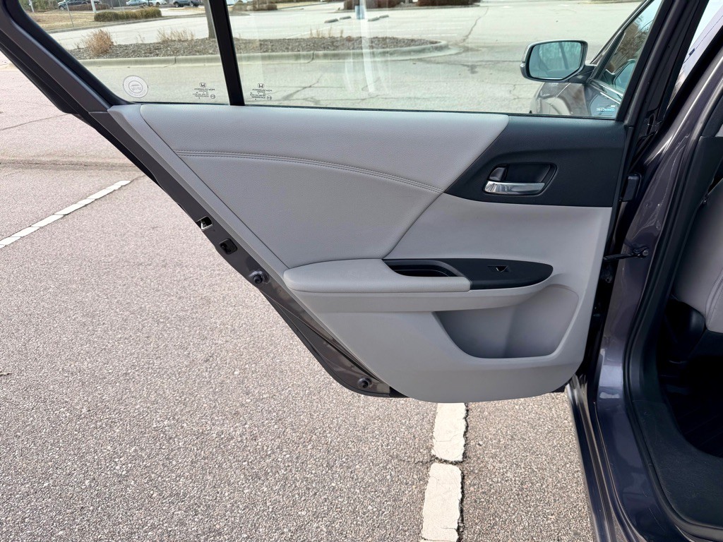 2015 Honda Accord Image 15