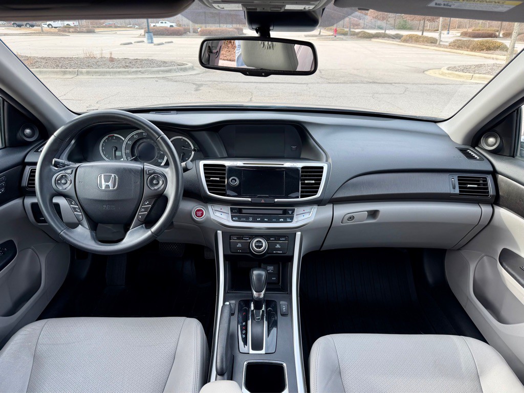 2015 Honda Accord Image 16