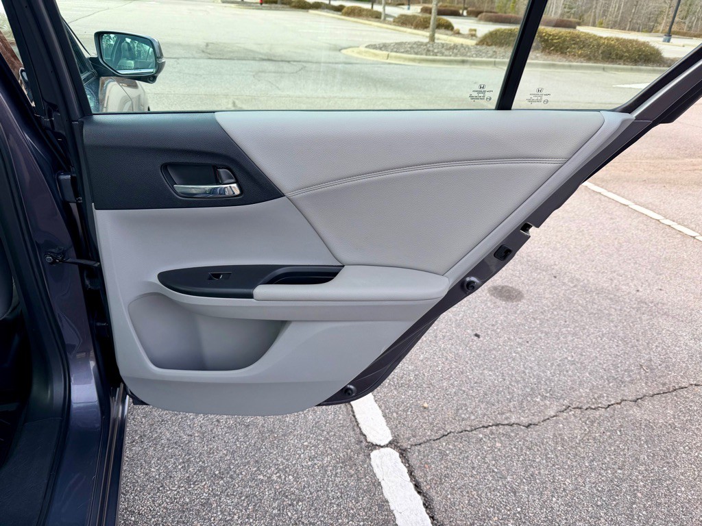 2015 Honda Accord Image 23