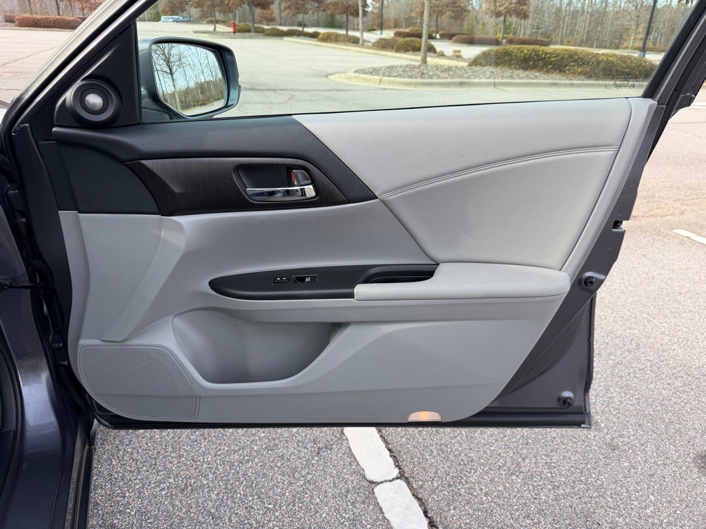 2015 Honda Accord Image 27