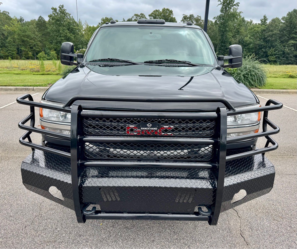 2004 GMC Sierra Image 2