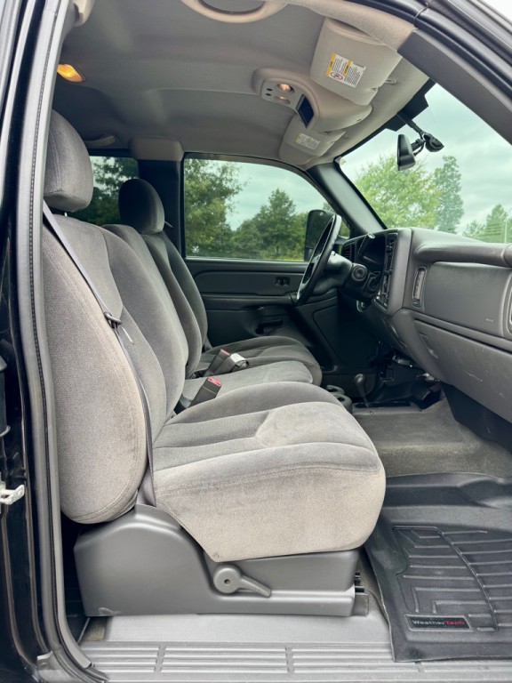 2004 GMC Sierra Image 16