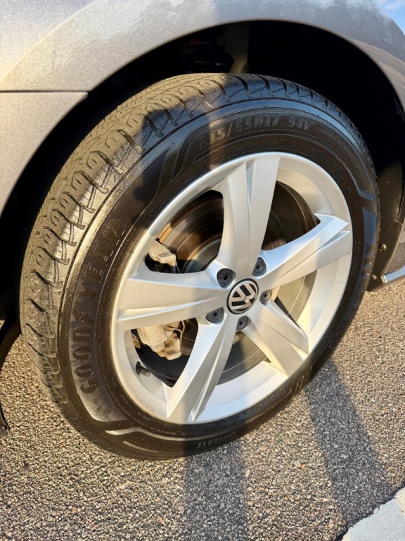 2015 Volkswagen Passat Image 9