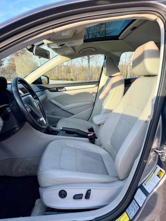 2015 Volkswagen Passat Image 10