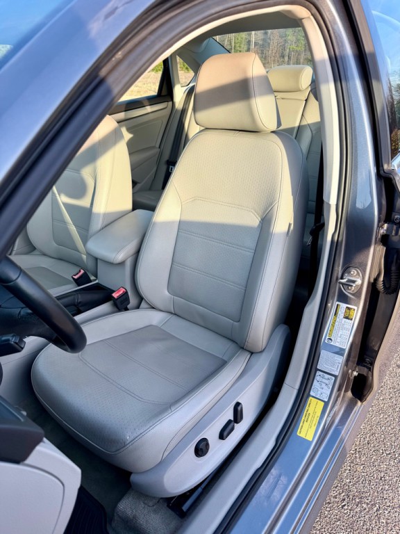 2015 Volkswagen Passat Image 11