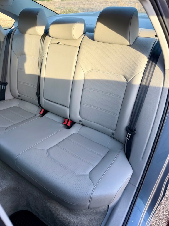 2015 Volkswagen Passat Image 15