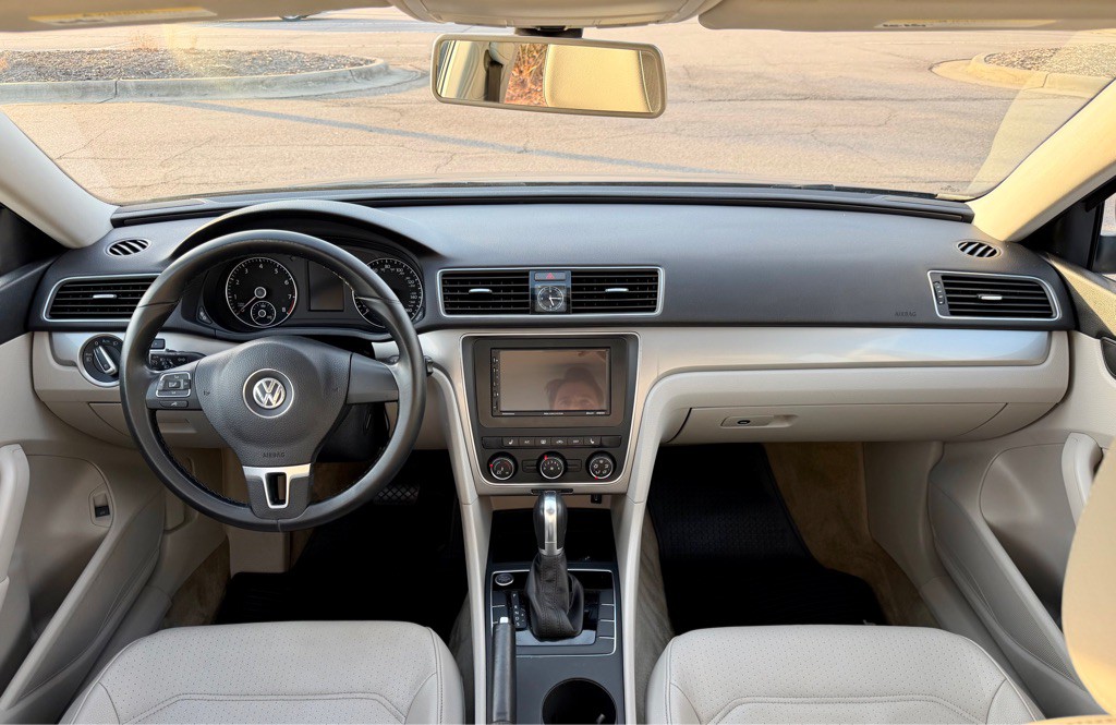 2015 Volkswagen Passat Image 18