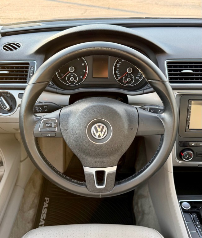 2015 Volkswagen Passat Image 19