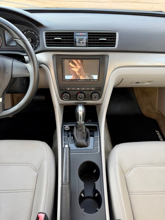 2015 Volkswagen Passat Image 20