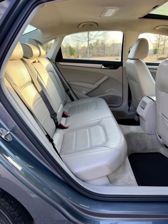 2015 Volkswagen Passat Image 22