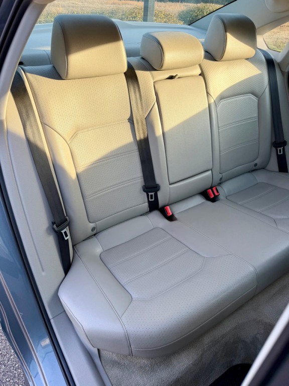 2015 Volkswagen Passat Image 23