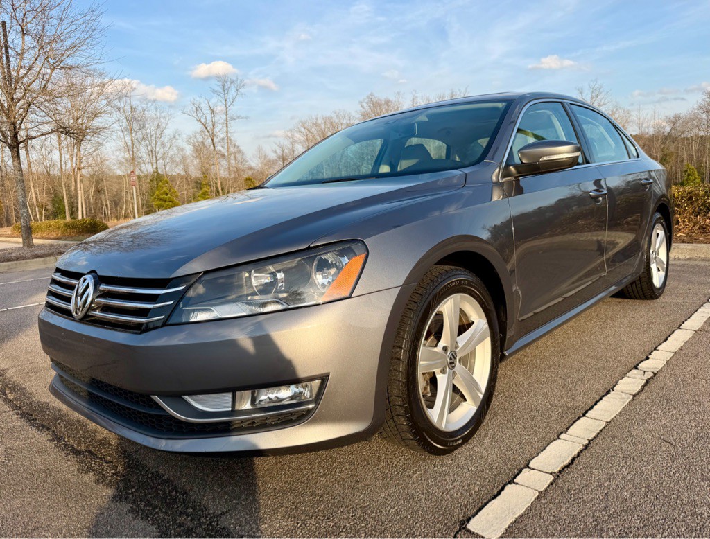 2015 Volkswagen Passat Image 1