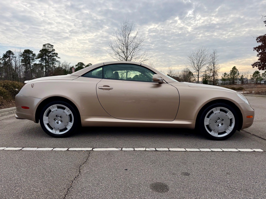 2002 Lexus SC Image 4