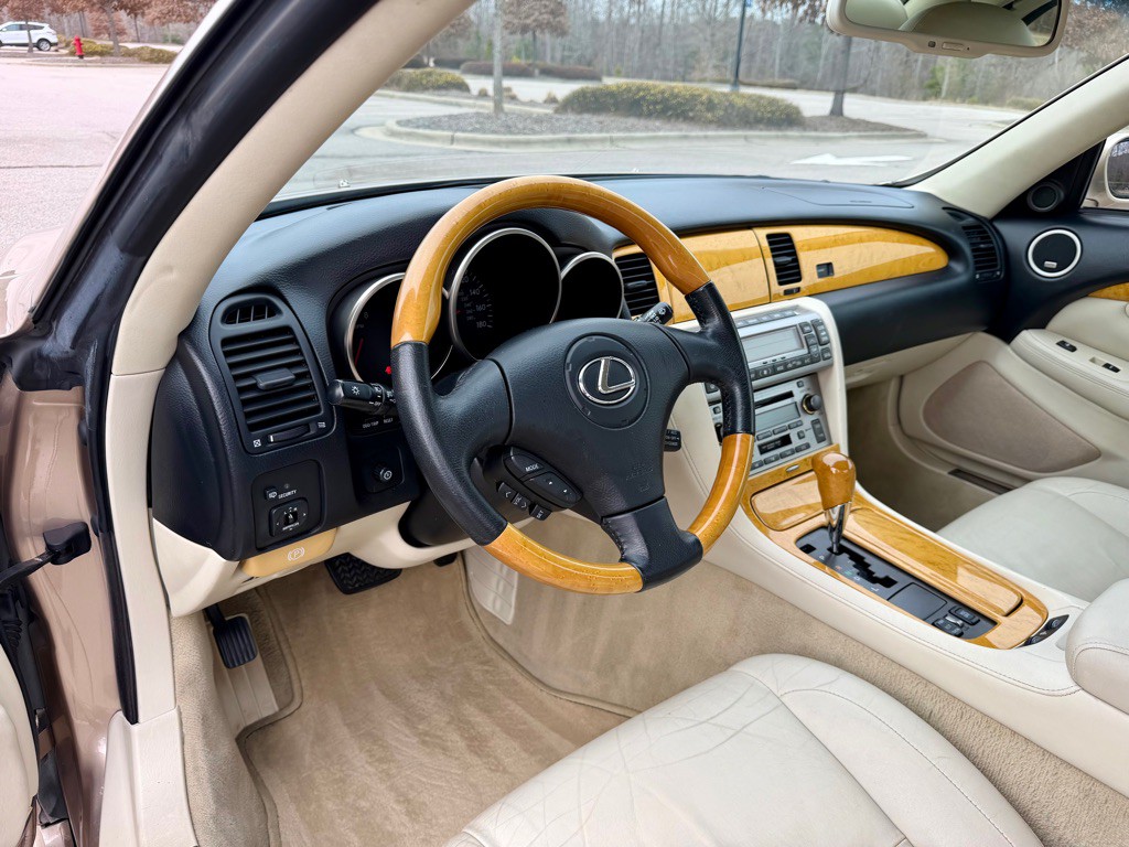 2002 Lexus SC Image 12