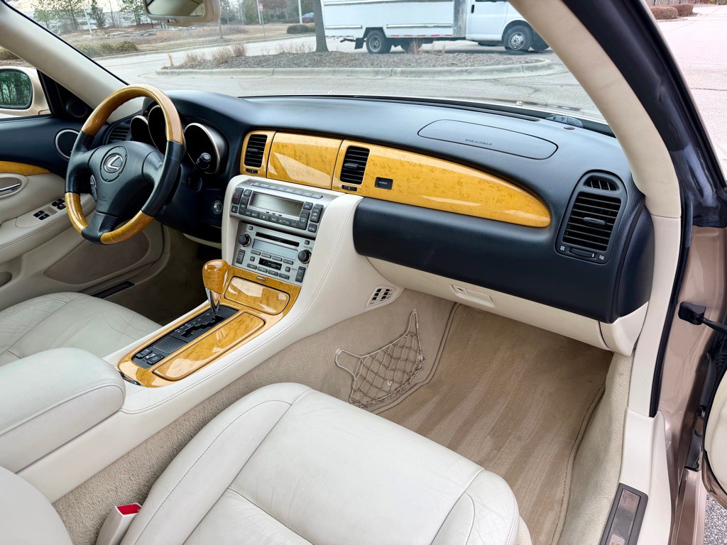 2002 Lexus SC Image 17
